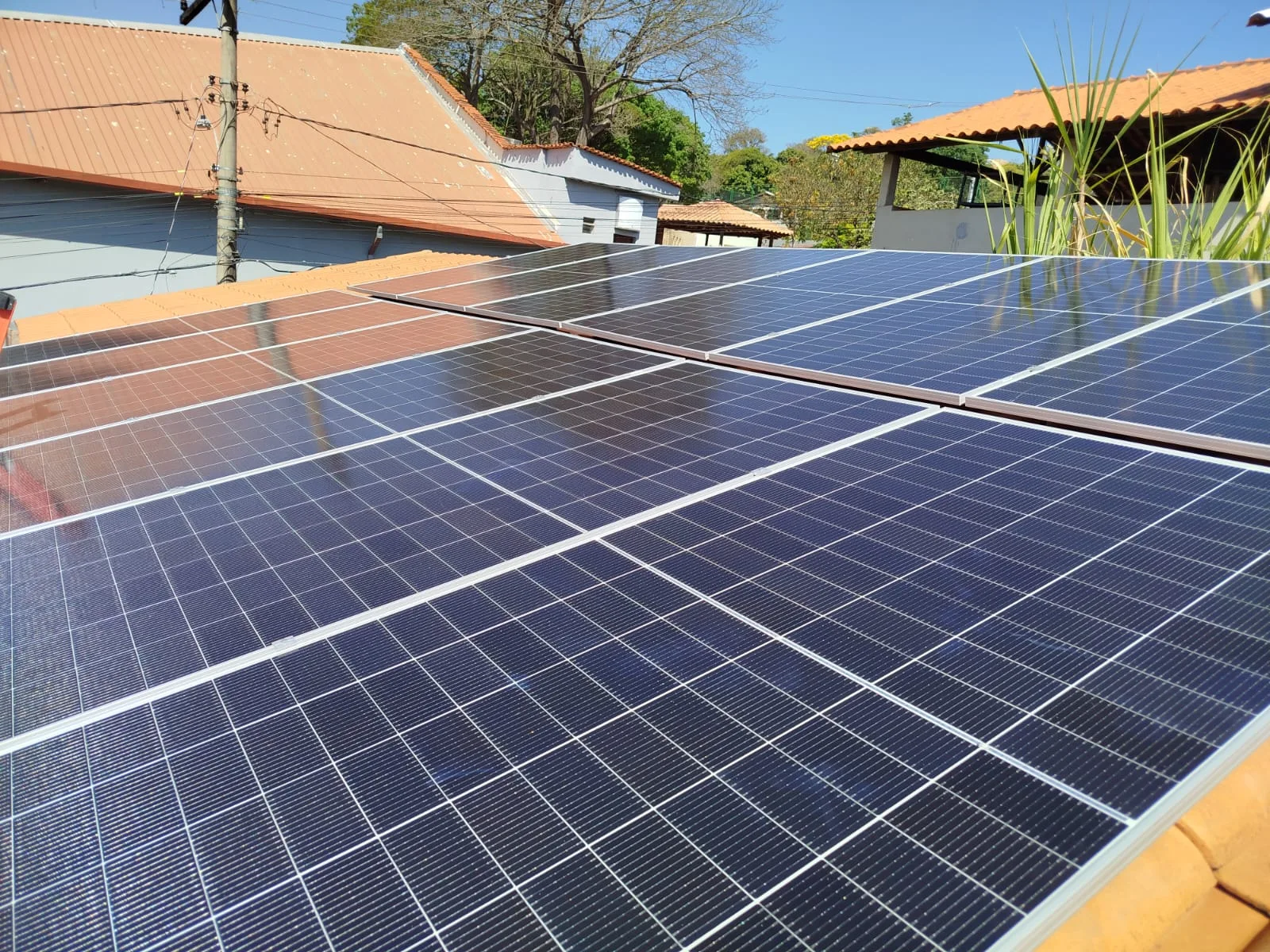 Instalação solar residencial concluída
